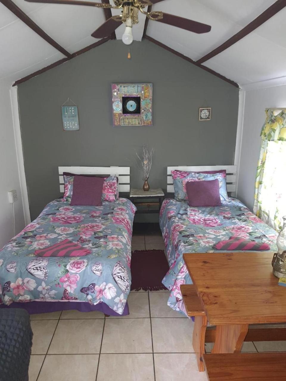 Chalet 4 At Cynthias Country Hartbeespoort Exterior foto